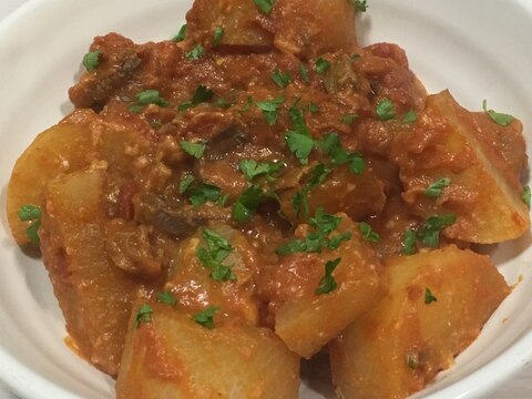 大根と牛すじ肉のトマト味噌煮込み♪